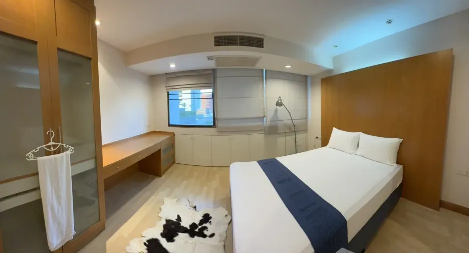 For rent 2 bedrooms condo in Pathum Wan, Bangkok