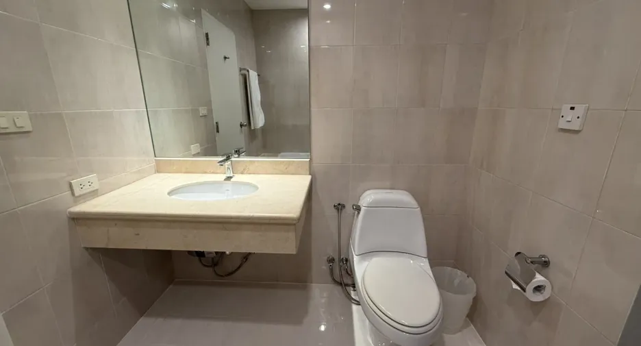 For rent 2 bedrooms condo in Pathum Wan, Bangkok