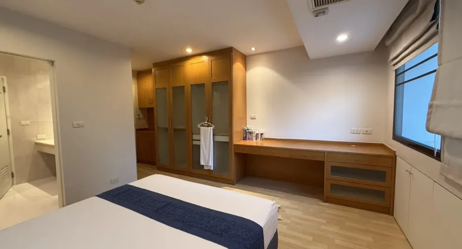 For rent 2 bedrooms condo in Pathum Wan, Bangkok