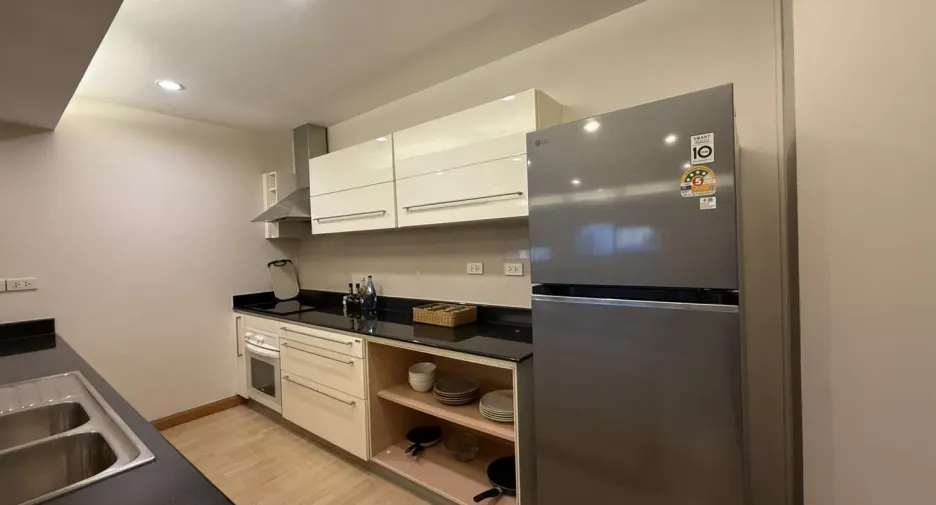 For rent 2 bedrooms condo in Pathum Wan, Bangkok