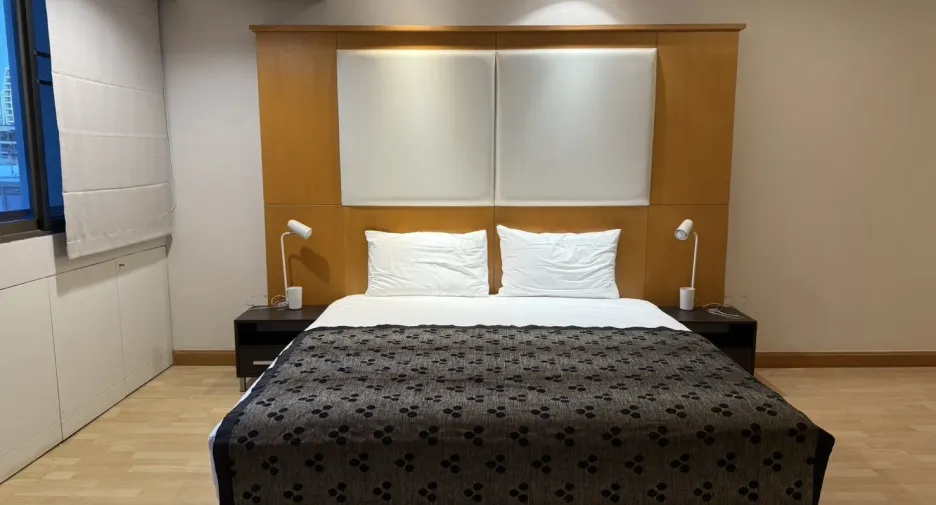 For rent 2 bedrooms condo in Pathum Wan, Bangkok