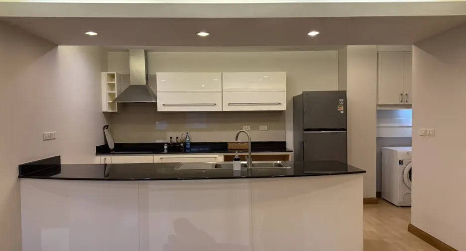 For rent 2 bedrooms condo in Pathum Wan, Bangkok
