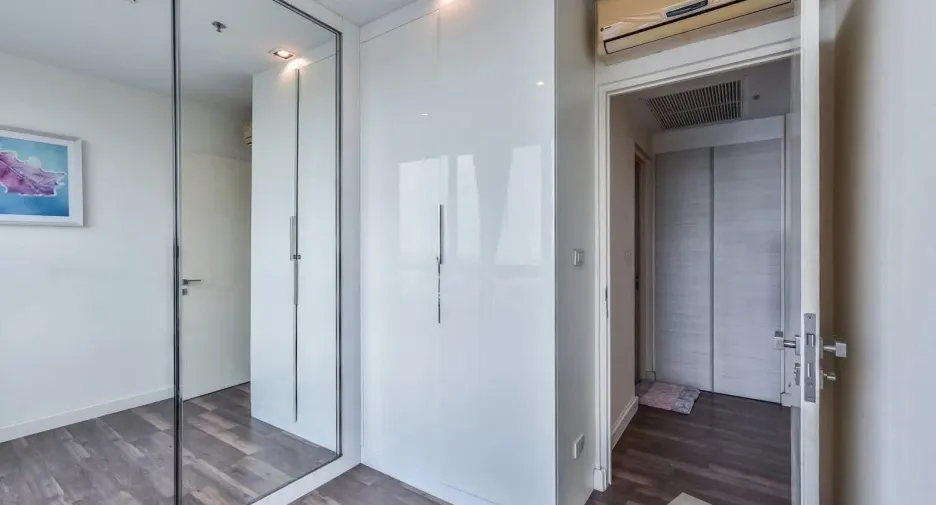 For rent 2 bedrooms condo in Thon Buri, Bangkok