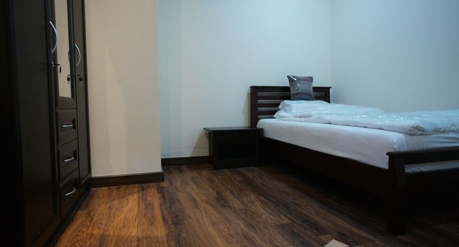 For rent 2 bedrooms condo in Khlong San, Bangkok