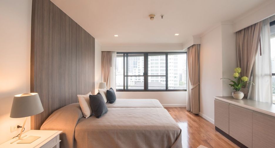 For rent 4 bedrooms condo in Khlong Toei, Bangkok