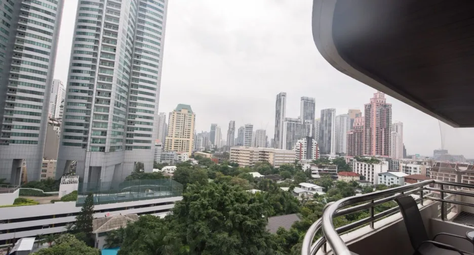 For rent 4 bedrooms condo in Khlong Toei, Bangkok