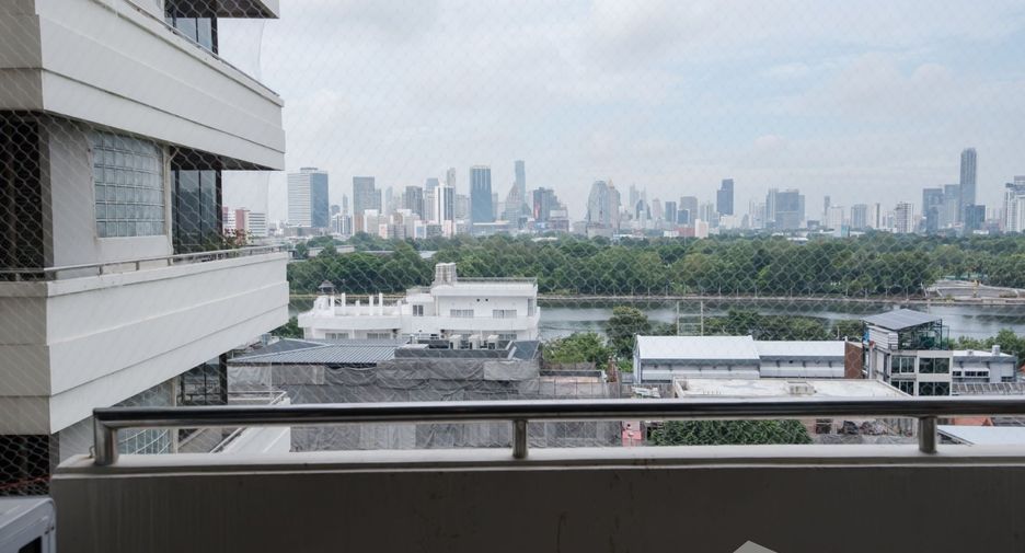 For rent 4 bedrooms condo in Khlong Toei, Bangkok
