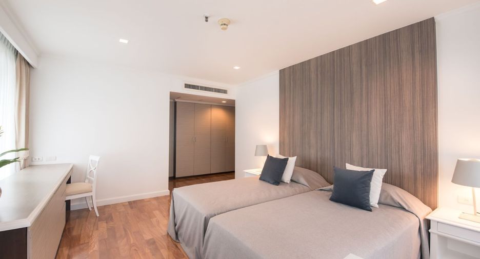 For rent 4 bedrooms condo in Khlong Toei, Bangkok