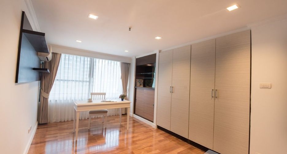 For rent 4 bedrooms condo in Khlong Toei, Bangkok