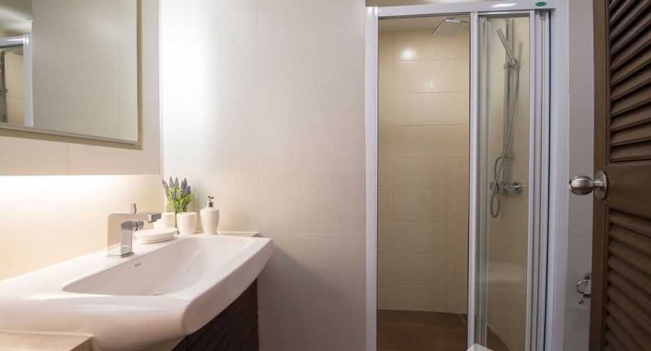 For rent 4 bedrooms condo in Khlong Toei, Bangkok