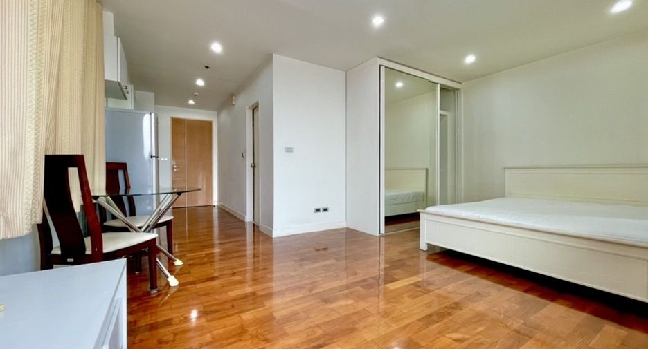 For rent studio condo in Sathon, Bangkok