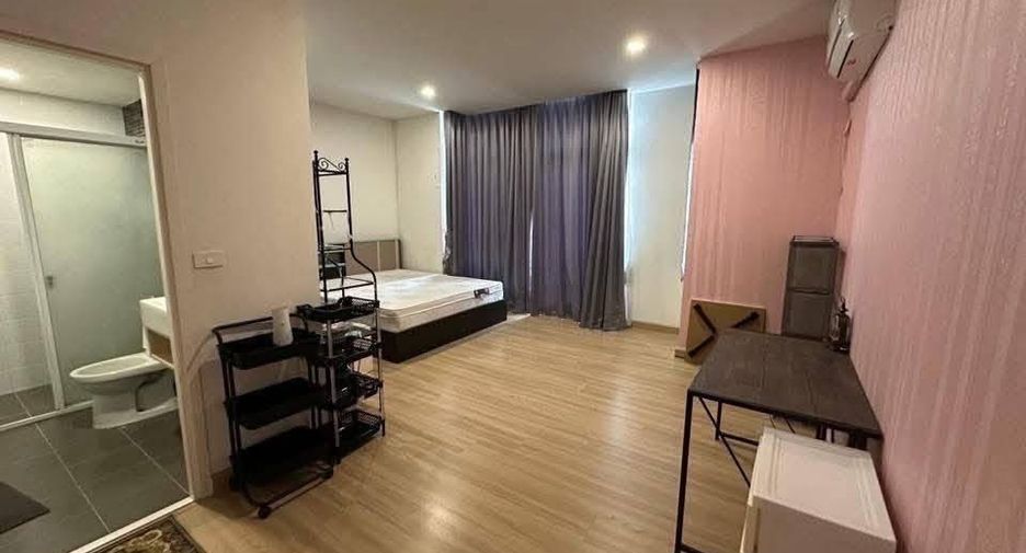 For rent 3 bedrooms townhouse in Bang Phli, Samut Prakan
