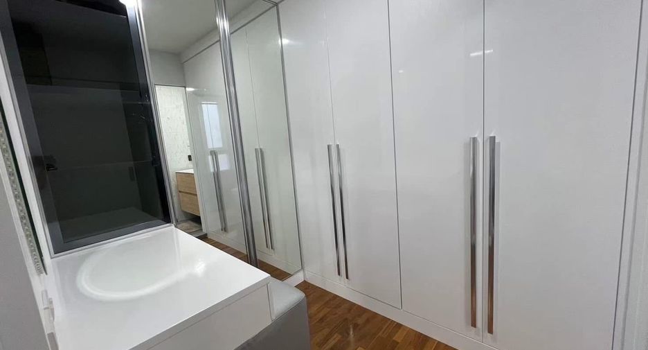 ให้เช่า 3 ห้องนอน คอนโด ใน วัฒนา, กรุงเทพฯ