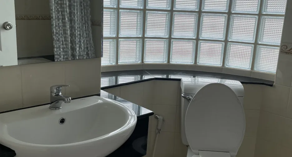 Apartment zur Miete mit 2 Zimmer in Khlong Toei, Bangkok