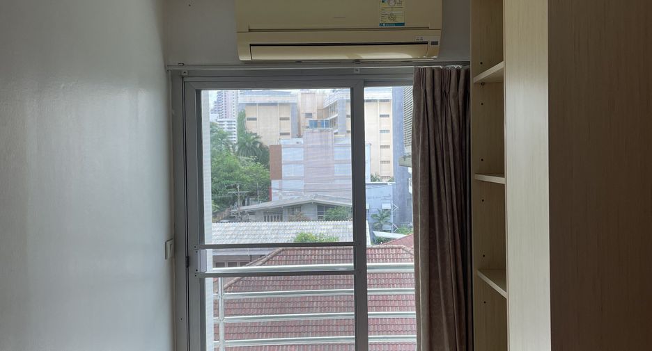 For rent 2 bedrooms apartment in Khlong Toei, Bangkok