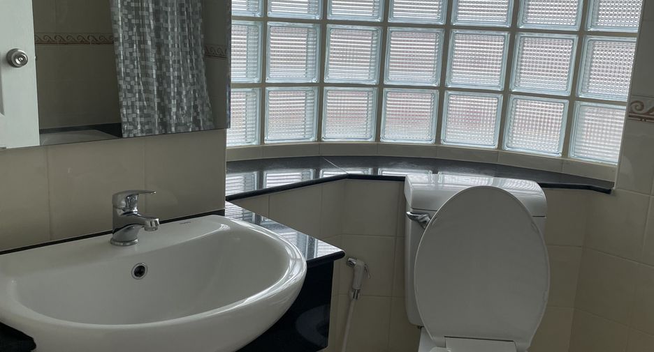 For rent 2 bedrooms apartment in Khlong Toei, Bangkok
