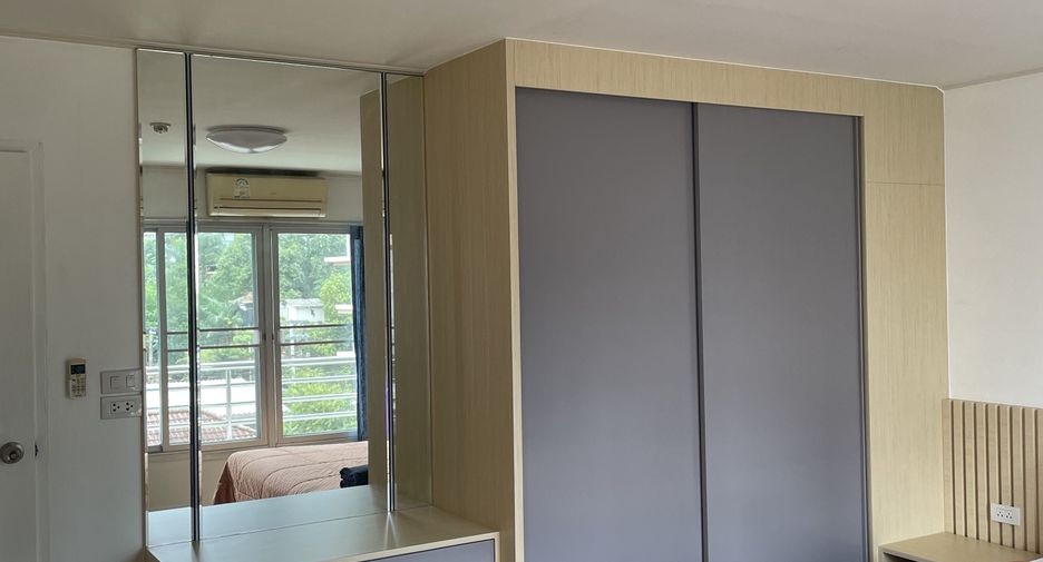 For rent 2 bedrooms apartment in Khlong Toei, Bangkok