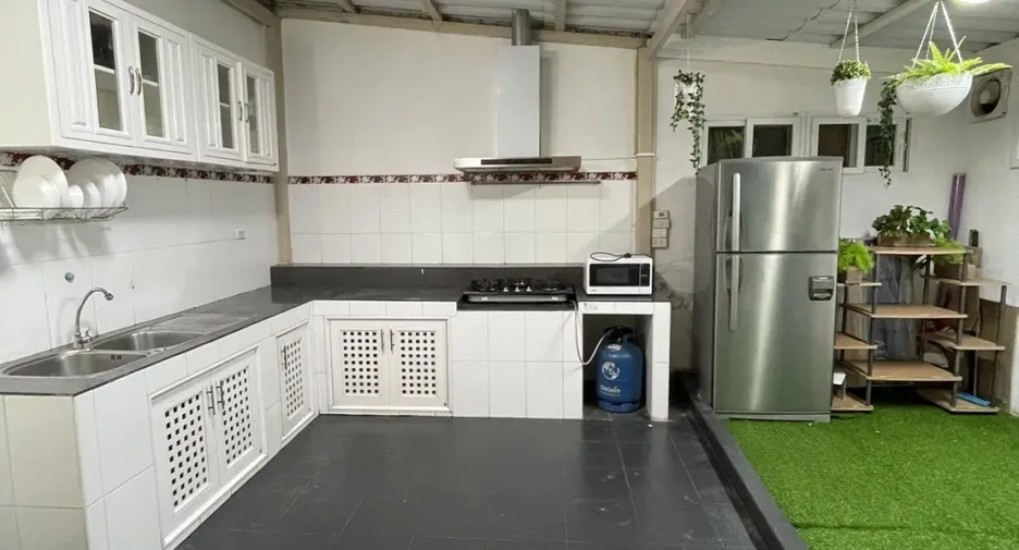 For rent 3 bedrooms townhouse in Lat Phrao, Bangkok