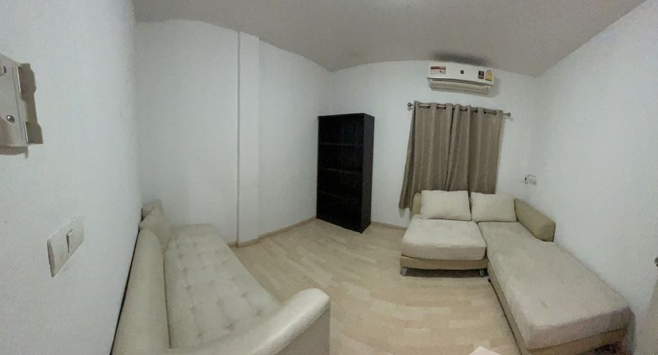 For rent 3 bedrooms townhouse in Lat Phrao, Bangkok