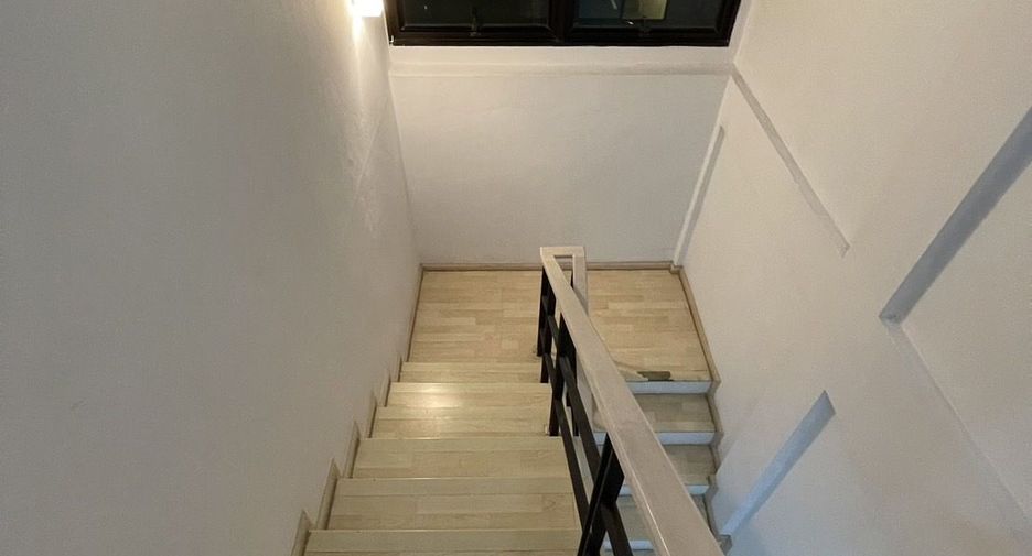 For rent 3 bedrooms townhouse in Lat Phrao, Bangkok