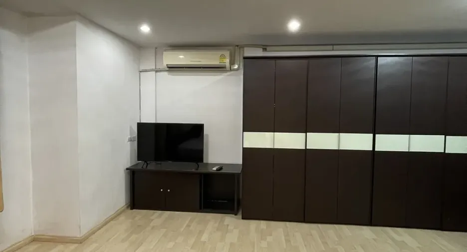For rent 3 bedrooms townhouse in Lat Phrao, Bangkok