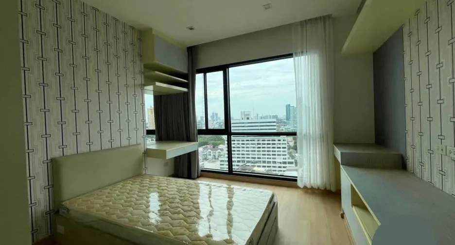 For rent 3 bedrooms condo in Phaya Thai, Bangkok