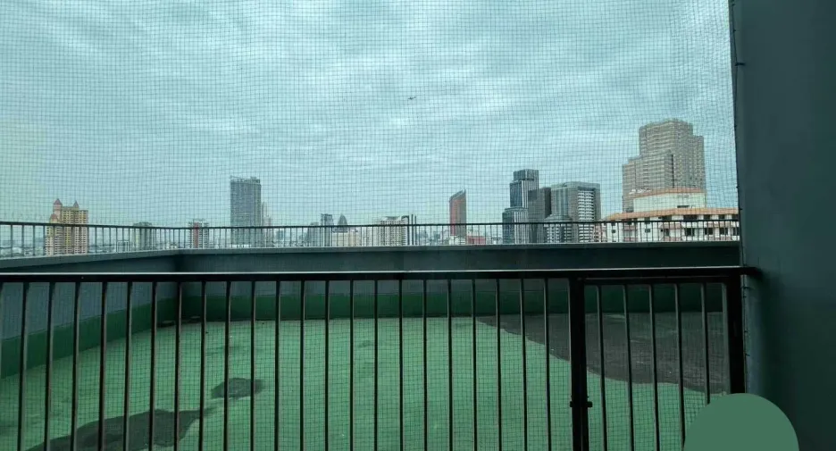 For rent 3 bedrooms condo in Phaya Thai, Bangkok