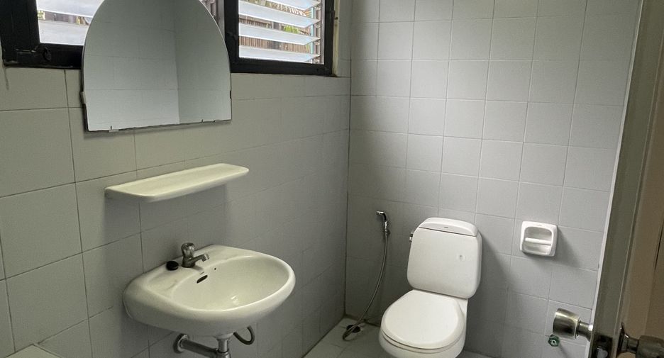 For rent 2 bedrooms apartment in Khlong Toei, Bangkok