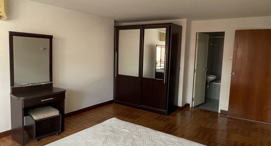 For rent 2 bedrooms apartment in Khlong Toei, Bangkok