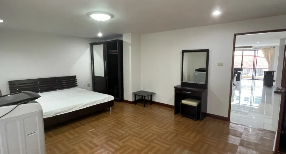 For rent 2 bedrooms apartment in Khlong Toei, Bangkok