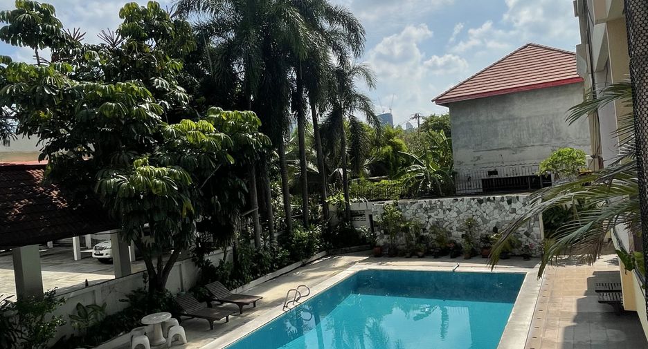 For rent 2 bedrooms apartment in Khlong Toei, Bangkok