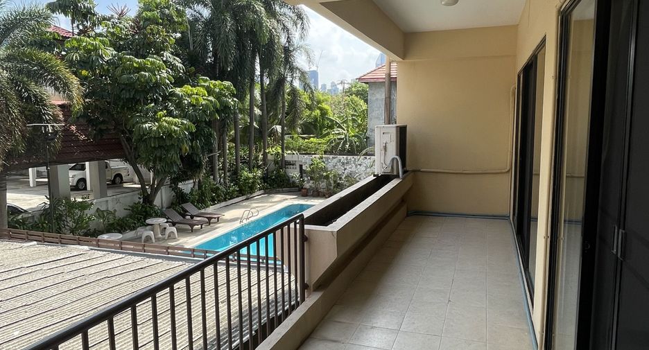 For rent 2 bedrooms apartment in Khlong Toei, Bangkok