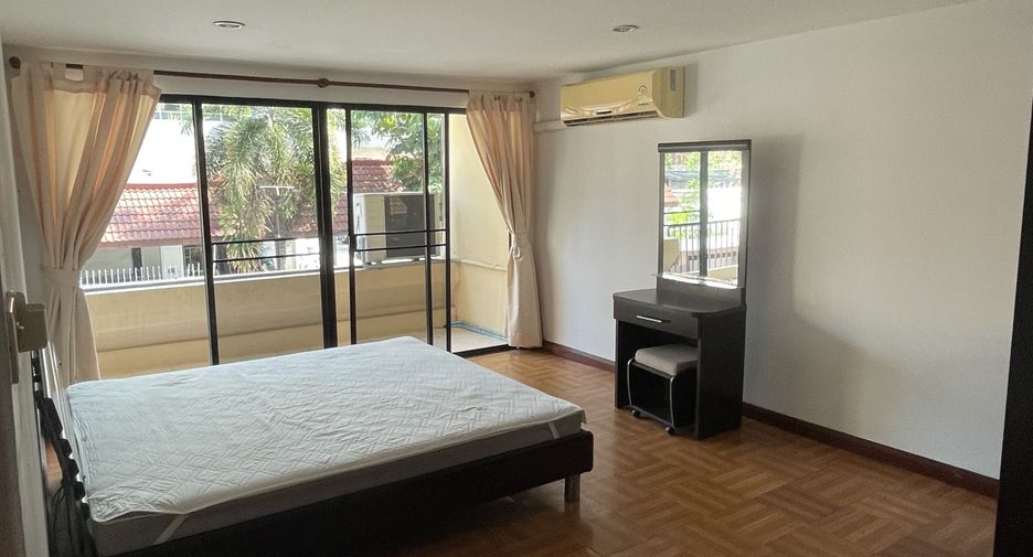 For rent 2 bedrooms apartment in Khlong Toei, Bangkok