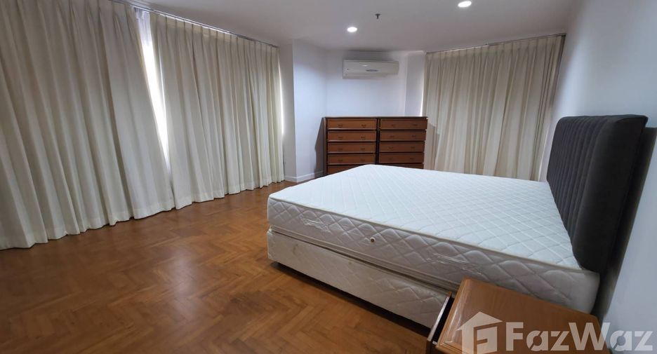 For rent 3 bedrooms condo in Sathon, Bangkok