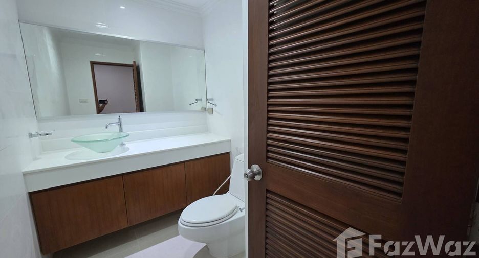For rent 3 bedrooms condo in Sathon, Bangkok