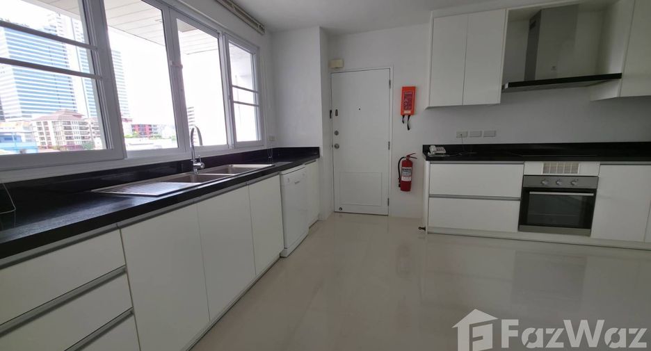 For rent 3 bedrooms condo in Sathon, Bangkok