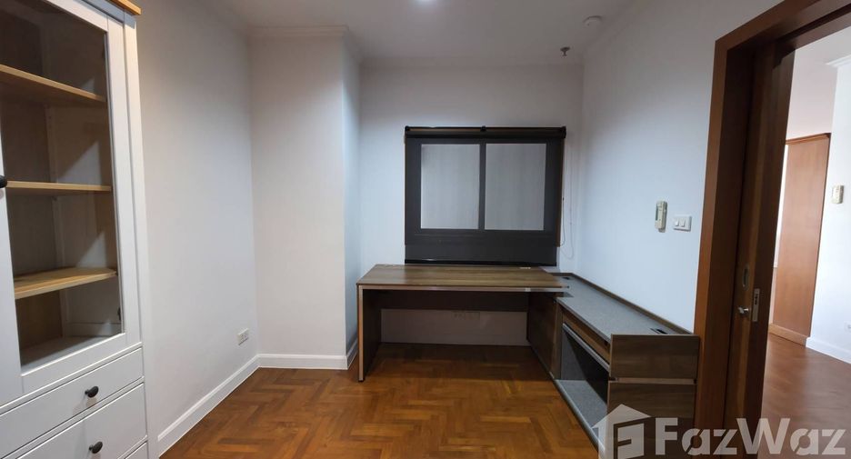 For rent 3 bedrooms condo in Sathon, Bangkok