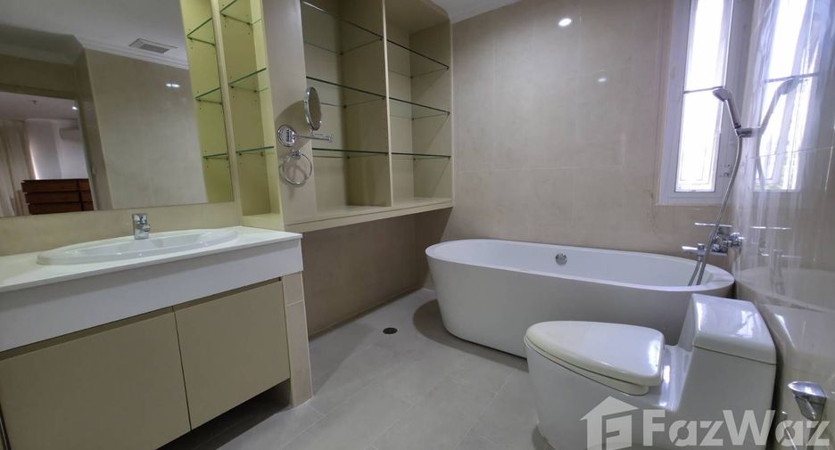 For rent 3 bedrooms condo in Sathon, Bangkok