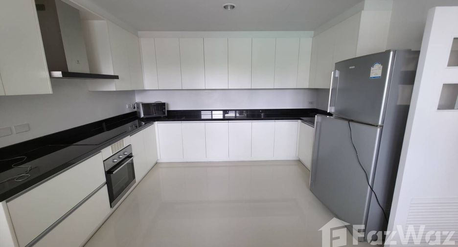 For rent 3 bedrooms condo in Sathon, Bangkok