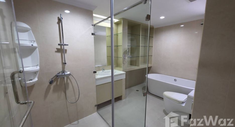 For rent 3 bedrooms condo in Sathon, Bangkok