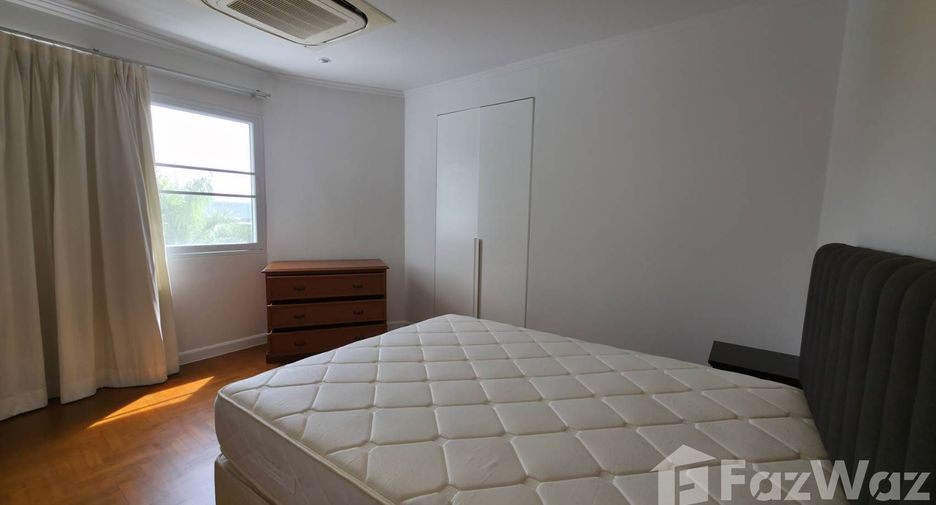 For rent 3 bedrooms condo in Sathon, Bangkok