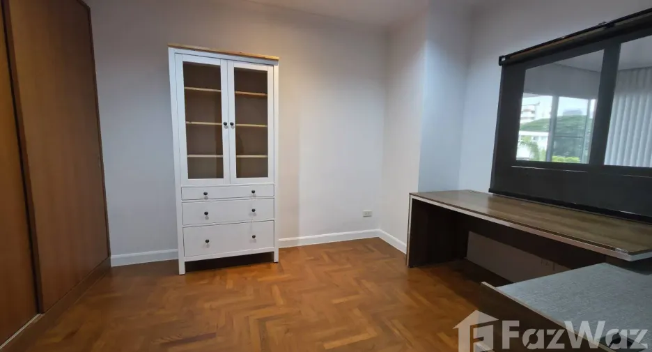 For rent 3 bedrooms condo in Sathon, Bangkok