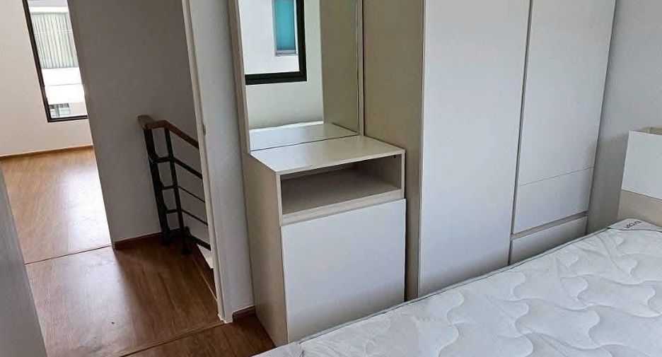 For rent 3 bedrooms townhouse in Bang Phli, Samut Prakan