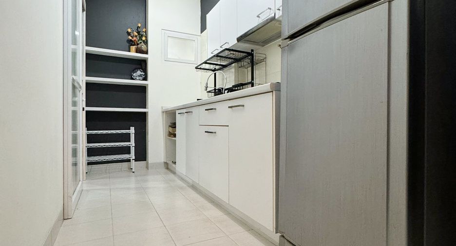 For rent 1 bed condo in Huai Khwang, Bangkok