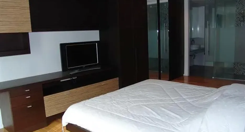 For rent 2 bedrooms condo in Sathon, Bangkok