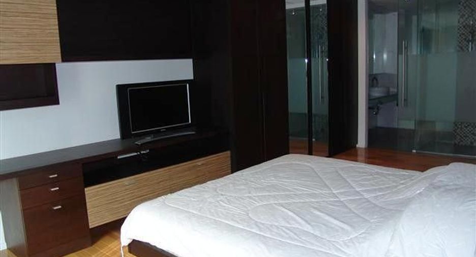For rent 2 bedrooms condo in Sathon, Bangkok