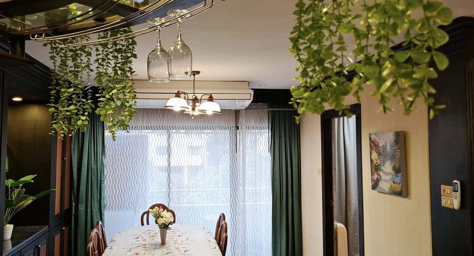 For rent 2 bedrooms condo in Phaya Thai, Bangkok