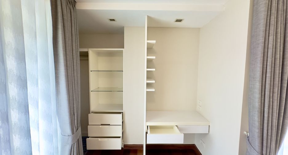 For rent 2 ベッドルーム condo in Watthana, Bangkok