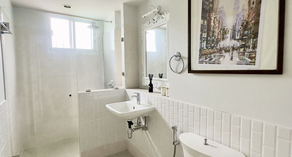 For rent 2 ベッドルーム apartment in Watthana, Bangkok