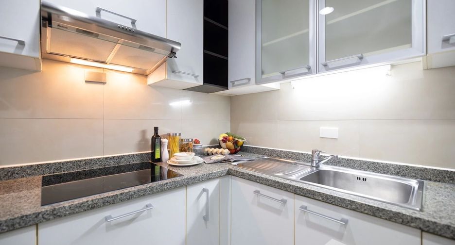 For rent 2 bedrooms apartment in Khlong Toei, Bangkok
